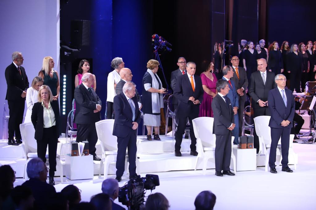 HHSanRoque's tweet photo. Mario Rodríguez, presidente de Hospitales Universitarios San Roque, recogió anoche la Medalla de Oro de Canarias 2023, otorgada por el Gobierno de Canarias en reconocimiento a nuestros más de 100 años de atención sanitaria a la población de las islas. 🧵 https://t.co/nFVuLwazIj