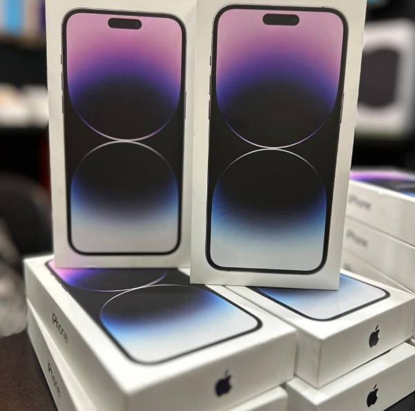 Apple15pre's tweet photo. 🎉Apple製品プレゼント🎉

／
➡iPhoneの在庫がございます
フォロワーさんに配ります🎁✨
＼

【応募方法】
・フォロー
・RT＆いいね

【締切】
フォロワー500人到達 https://t.co/cnHeC7kAb1