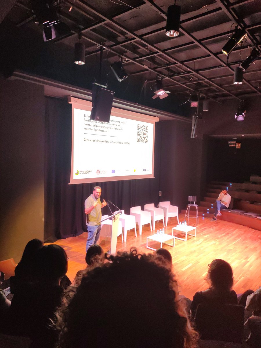nacherd's tweet photo. A la trobada catalana del projecte #diyw. Una feinada arribar fins aquí que va començar ara fa 3 anys! Carinyo immens per totes les professionals de joventut que ho heu fet possible! https://t.co/8UAddYTwNx