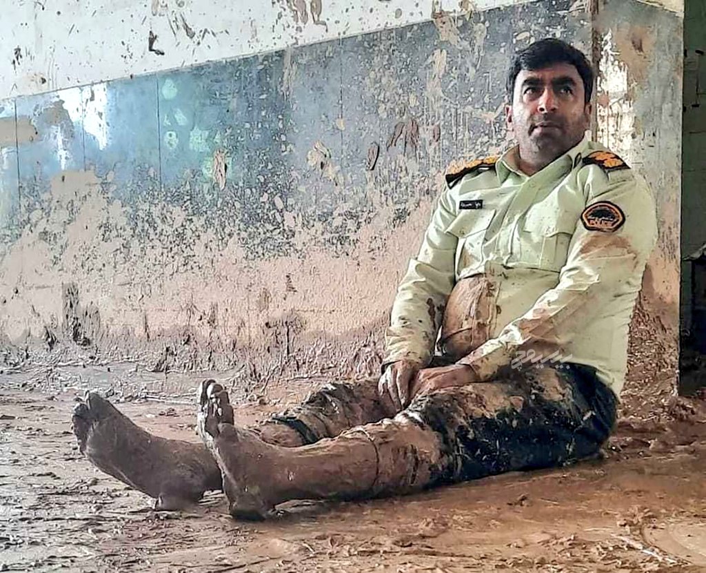 خادم امام رضاست اونی که خالصانه به مردم خدمت می‌کنه 
#همه_خادم_الرضاییم
#باب_الرضا