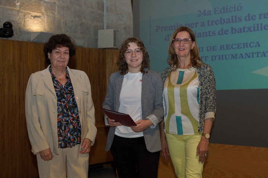 Premi de recerca en l’àmbit d’humanitats - “Créixer entre lletres. La visió de l'educació i la infantesa a través de la literatura” de Cèlia Picornell Causadias del <a href="/insvilafant/">insvilafant</a>
apps.udg.edu/premisrecerca/…