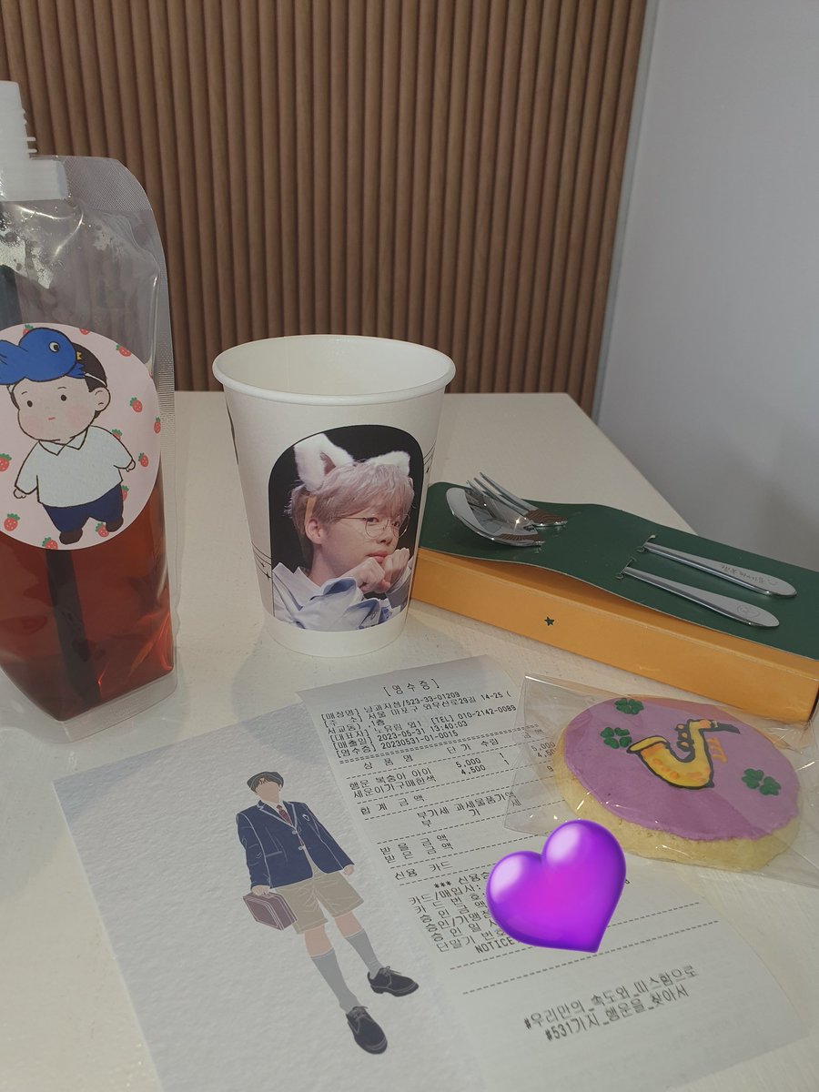 sewooS2's tweet photo. #우리만의_속도와_따스함으로 #531가지_행운을_찾아서 이름부터 너무 귀엽다고 생각했는데 도착해서 보니까 내부는 더 귀여워서 이마 팍팍 쳤어요🫣.. 센멍이든 센냥이든 센토끼든 그냥 다 좋아하는 줏대없는 사람이지만 오늘 하루만큼은 센냥파 다짐 ฅ^•ﻌ•^ฅ https://t.co/m7xyr28eOD