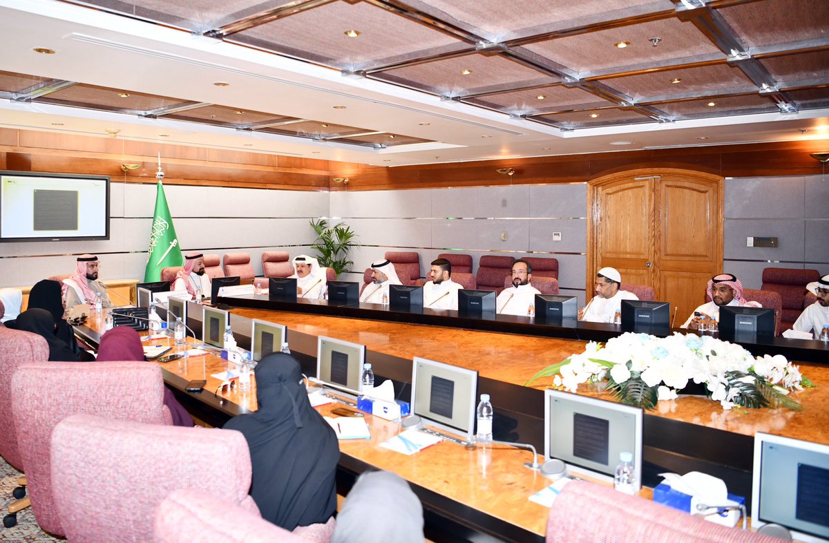 AsharqiaChamber's tweet photo. نظمت #غرفة_الشرقية ممثلة بلجنة الاتصالات والتقنية اليوم الاربعاء محاضرة تناولت استخدام الذكاء الاصطناعي و Chatgpt لرفع كفاءة العمل، تحدث فيها علي بن حسن آل عبد الباقي
"مدير منتج - Guru By 42"
ادار المحاضرة عضو اللجنة لؤي بن صالح لبني https://t.co/ykBithberX