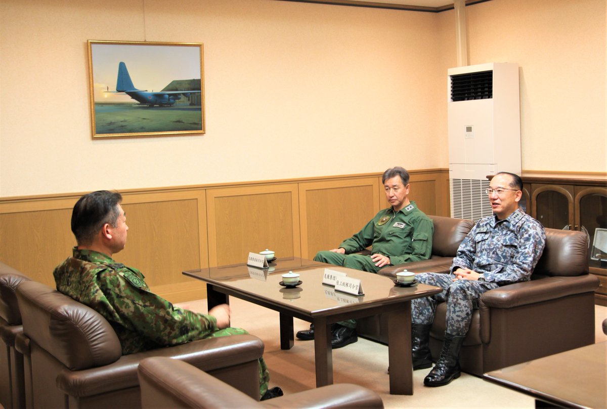asc_jasdf_e's tweet photo. On May 29, LTG TAKEMOTO, Commanding General, #GCC visited #ASC HQs and had a bilateral discussion with LtGen MORIKAWA, Commander, Air Support Command. #ASC will deepen cooperation across services with #GCC for regional peace and stability. #JASDF #JASDF #TogetherWeChallenge https://t.co/8jNIcAFqNd