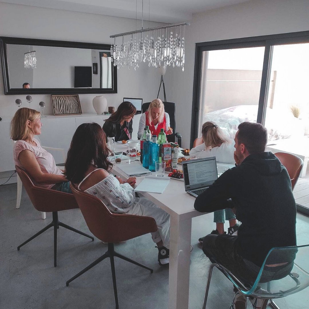 Ganz beseelt denken wir an unseren Sales Workshop zurück und bedanken uns bei Jan für all die Inspiration und senden Grüße aus Portugal von unseren Salesgirls!