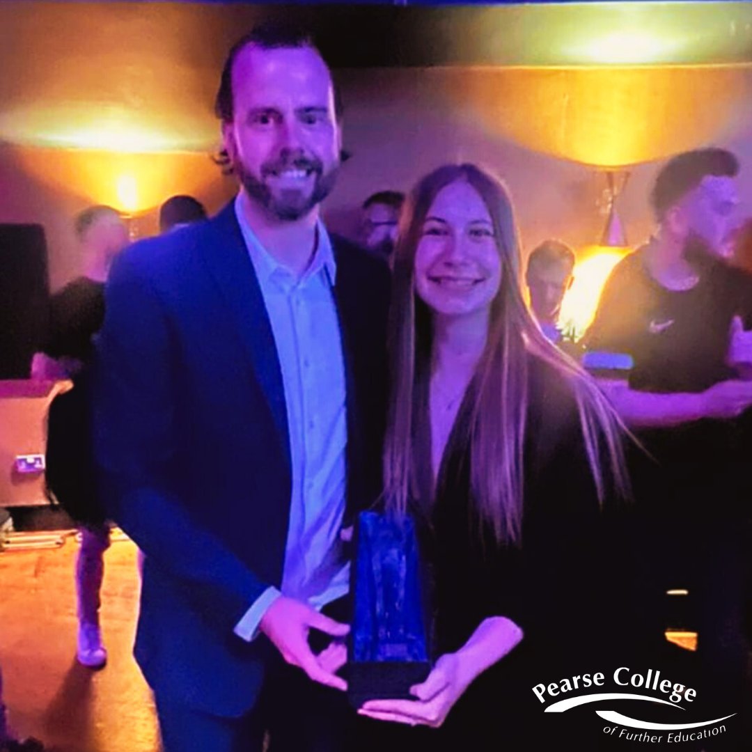 Congrats to #PearseCollege Sports Personality of the Year, Maja Sewerynska, pictured here with our #Soccer and #SportsPsychology tutor, James Claffey. 

#ProudTeachers #PearseCollege #Classof2023 #ThisIsFet #CityOfDublinETB