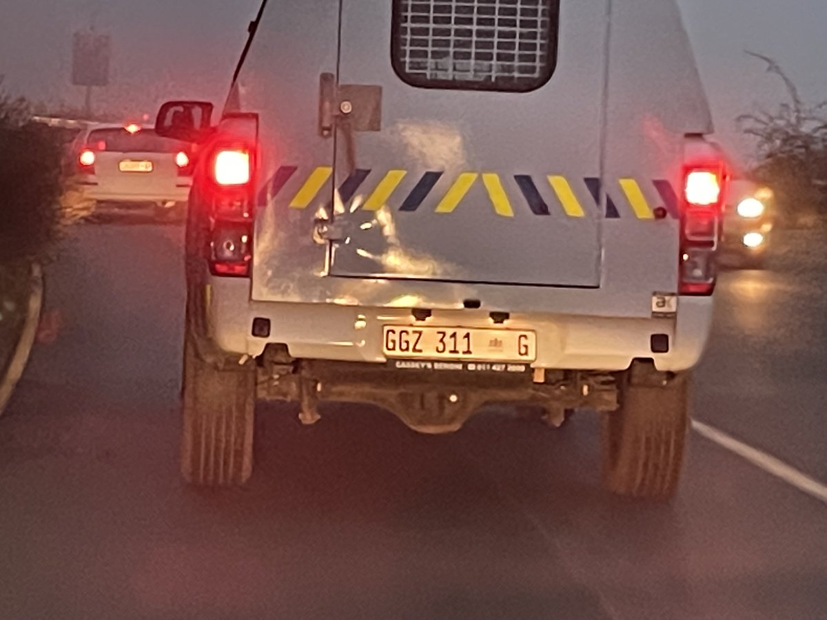 Wilro Park Traffic Dep guy BLEW through out robot this morning and nearly ran over person whose turn it was.  No lights on, nothing. Just driving normal. Hooted. Nothing. This is why no one respects you, traffic cops! #JoburgMPD #TrafficCops #BadDriving #TrafficPolice