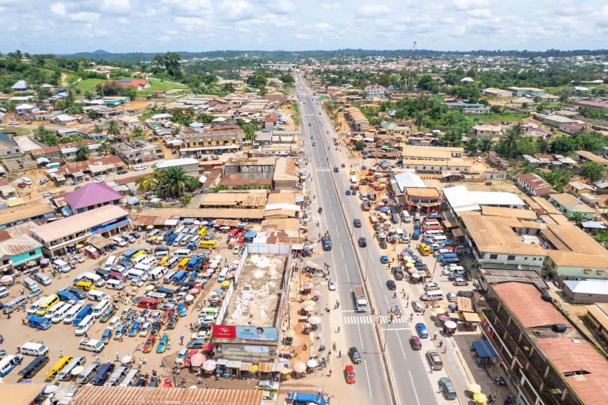 On Tuesday, 30th May 2023, the Minister of Roads and Highways, Hon. Kwasi Amoako-Attah, paid a working visit to the Central Region to inspect the progress of ongoing road projects.
  which is completed and ready for commissioning.

#BuildingGhanaTogether
#PossibleTogether