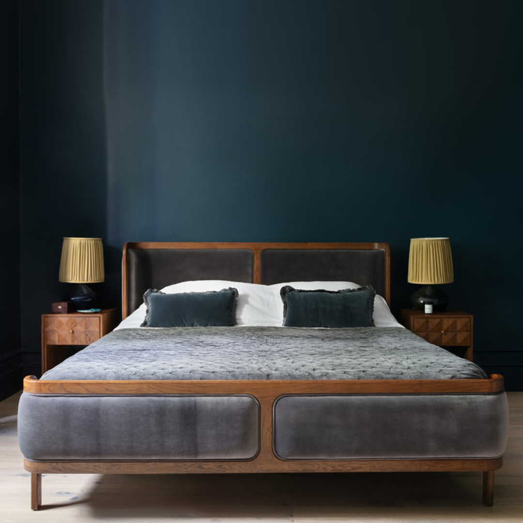 FosberyStudio's tweet image. Your photos, we love them and really appreciate it when our lovely clients send us their projects featuring our work. @helenebowdendesign sent over some photos of her recent Stoke Newington project featuring two hand gathered shades.

#bedsidelight #bedroominspo #bedroomlighting