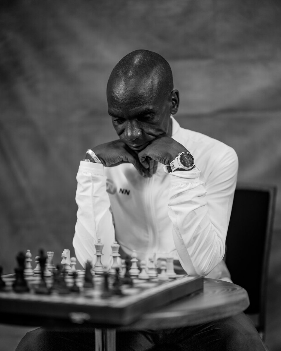 TroposChess's tweet photo. Να είσαι ο GOAT (@EliudKipchoge) στον Μαραθώνιο και να έχεις απωθημένο το σκάκι!!!

#chess #tribe https://t.co/sSY3iRFHen