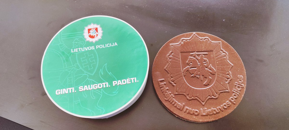 KRP_VLK's tweet photo. Syötävää yhteistyötä! Edible cooperation! #lietuvospolicija #lithuanianpoliceforce https://t.co/MVUGRGHDgi