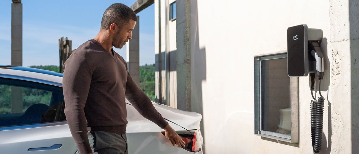 Me encanta este video de <a href="/V2C_Charge/">V2C</a> y la forma en que presentan el #cargador #trydan, que tiene un diseño espectacular👉 v2charge.com/es/trydan/
Gran trabajo el del equipo liderado  por Víctor Sanchís y Luis Cejalbo👏👍👌 <a href="/PhoenixContactE/">Phoenix Contact ES</a> <a href="/AsociacionAUVE/">AUVE</a> <a href="/AEDIVE/">AEDIVE</a> #PhoenixContact