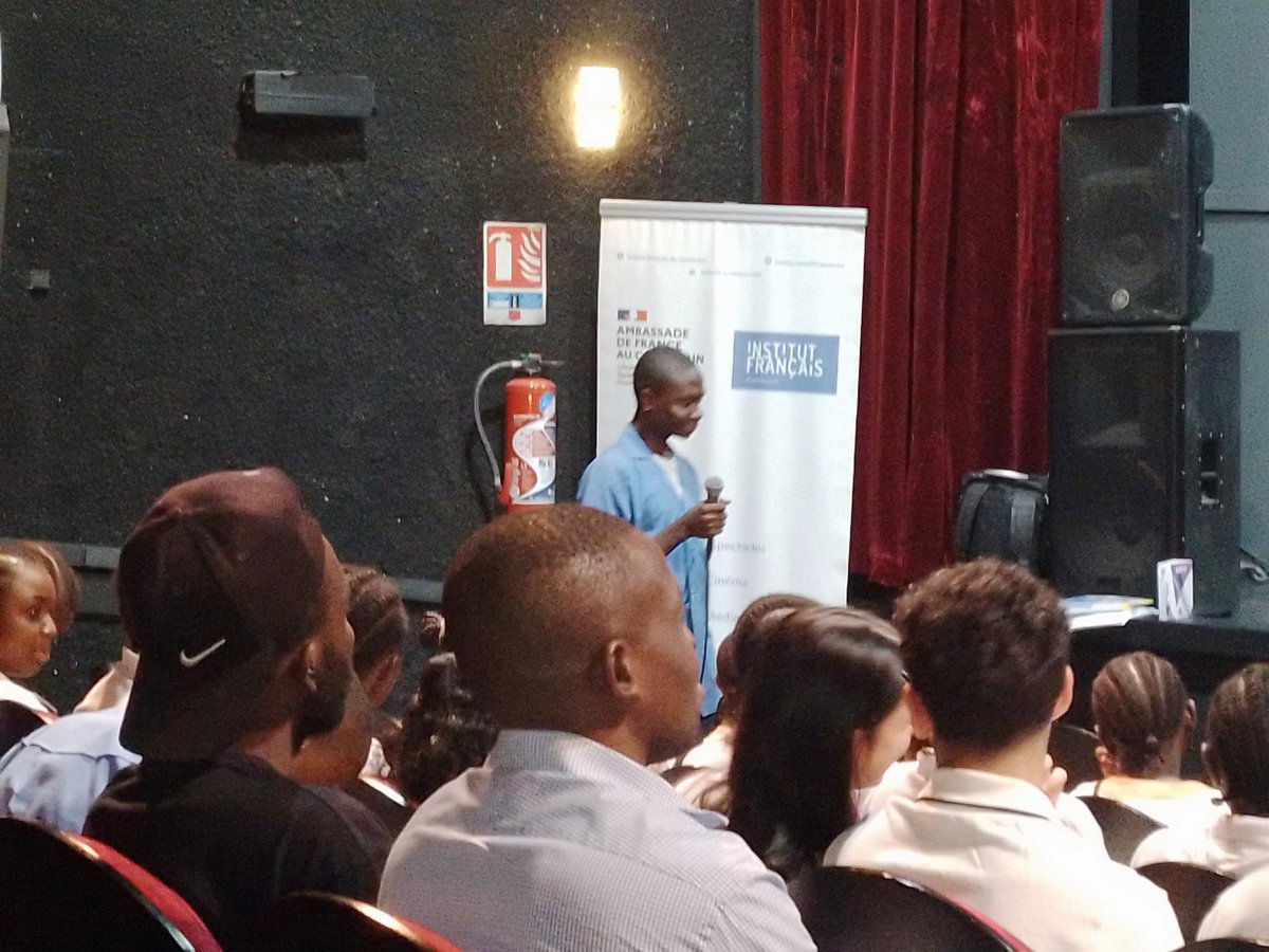 JoeFirmin_Joe's tweet image. Philippe du lycée de Bépanda témoigne du #HarcelementScolaire dont il est victime. Étant donné qu'il est premier de la classe, il est victime de #stigmatisation de la part de ses camarades.
@bepandainfos 
@237ClassPro 
@IFCameroun 
#ProjetKurukanFuga
#ConseilNouveauSommetAfrique