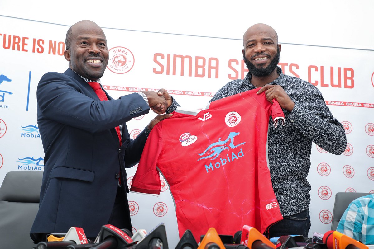ahmed__ally's tweet photo. Leo tumemtambulisha rasmi Kocha Selemani Matola kuwa Kocha mkuu wa timu zetu za vijana chini ya miaka 17 na 20

Pia tumemtambulisha Patrick Rweyemamu kuwa Mkuu wa Programs za vijana za Simba

Kwanini Patrick na Matola, wawili hawa wana uzoefu mkubwa kwenye eneo hili la vijana, tunaaamini watafanya makubwa kama ambavyo walifanya hapo awali