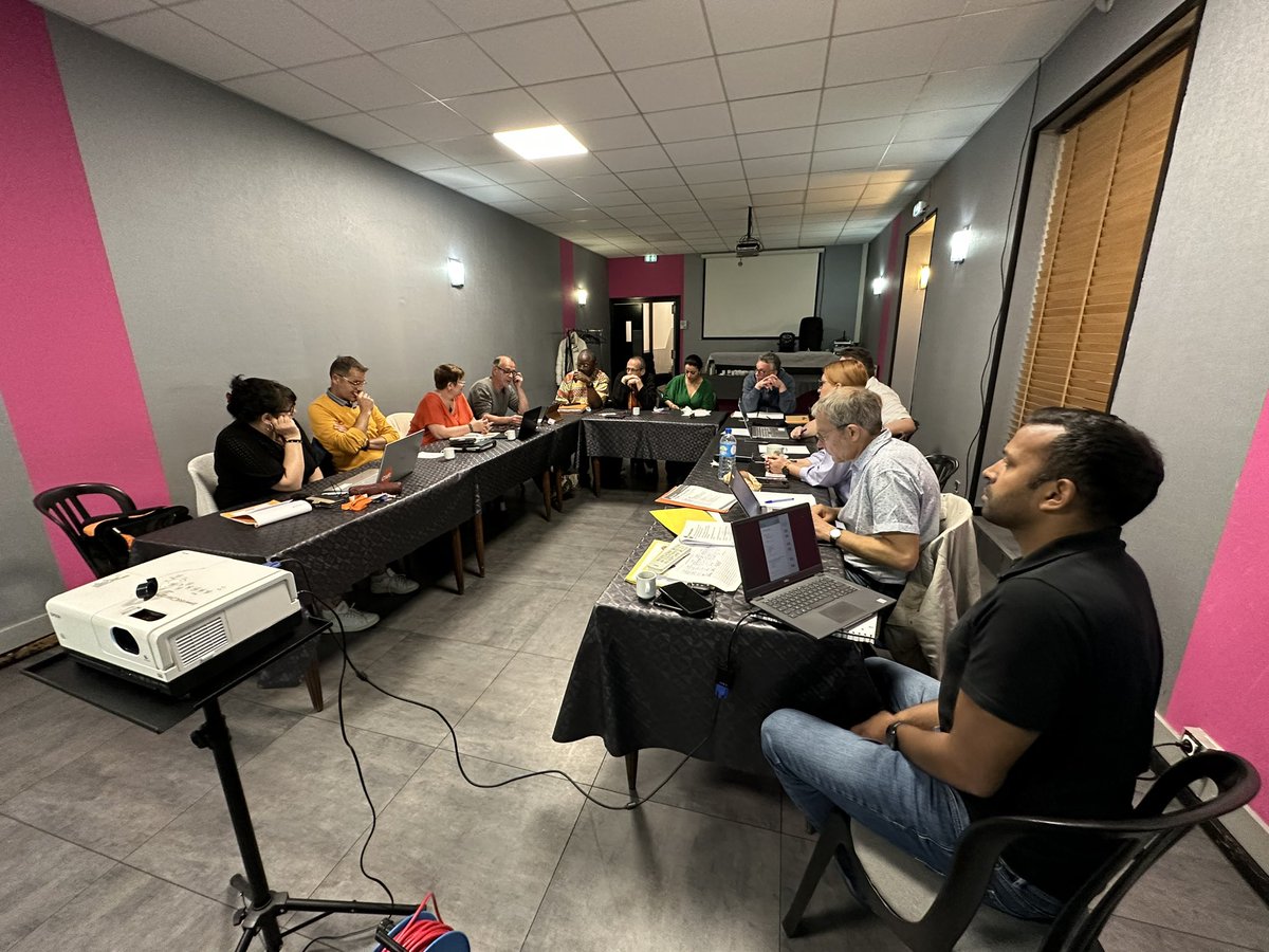 cfdt_hdf's tweet photo. Merci aux militants présents aujourd’hui à Lens pour travailler sur les difficultés de recrutement dans les entreprises. 

La #CFDT continue son engagement pour des conditions de travail dignes et des rémunérations à la hauteur. 

#cfdthdf #travail #syndicat https://t.co/80kNCdzeU2