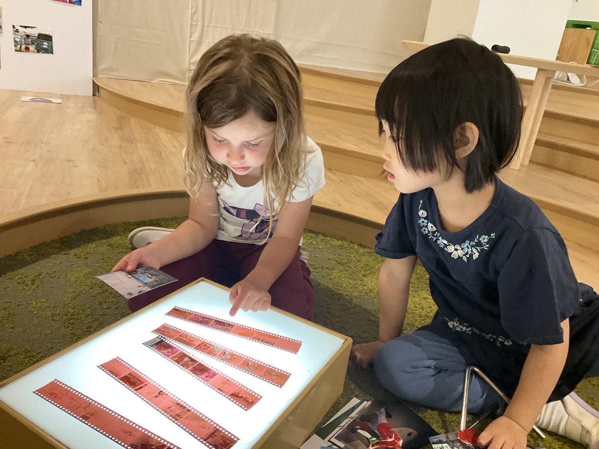 YIS_ELC's tweet image. 2 days till exhibition: The prints and negatives are finally back from the photoshop but “what are this brown?” “I see small photo in here.” “It like this one a little bit. “Oh look look I see it same different colour”. #yislearning #pyp #photography #inquiry #earlyyears