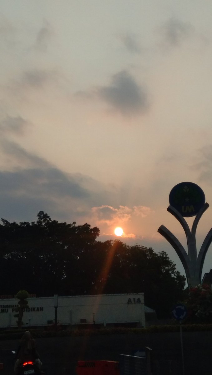 mikedianasasi's tweet photo. Menyore

Sunset di hatiku
Sunset di jiwaku
Sunset di dalam darahku

#ByeMay https://t.co/rlz5eubblm