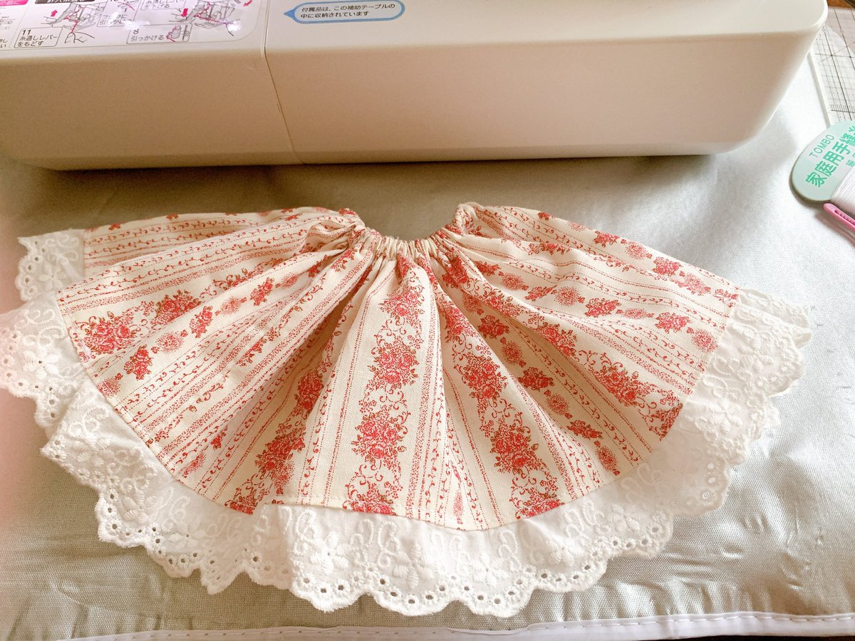 usanekolandoll's tweet photo. Raku様@rokus_dollの動画を見ながら作りました🎵とても解りやすかった(*´꒳`*)
でも裏側はガタガタで見せられないw
ロック処理のたちめがかり難しい:(´◦ω◦`):
#rorocafe https://t.co/1wkZpWqYCt