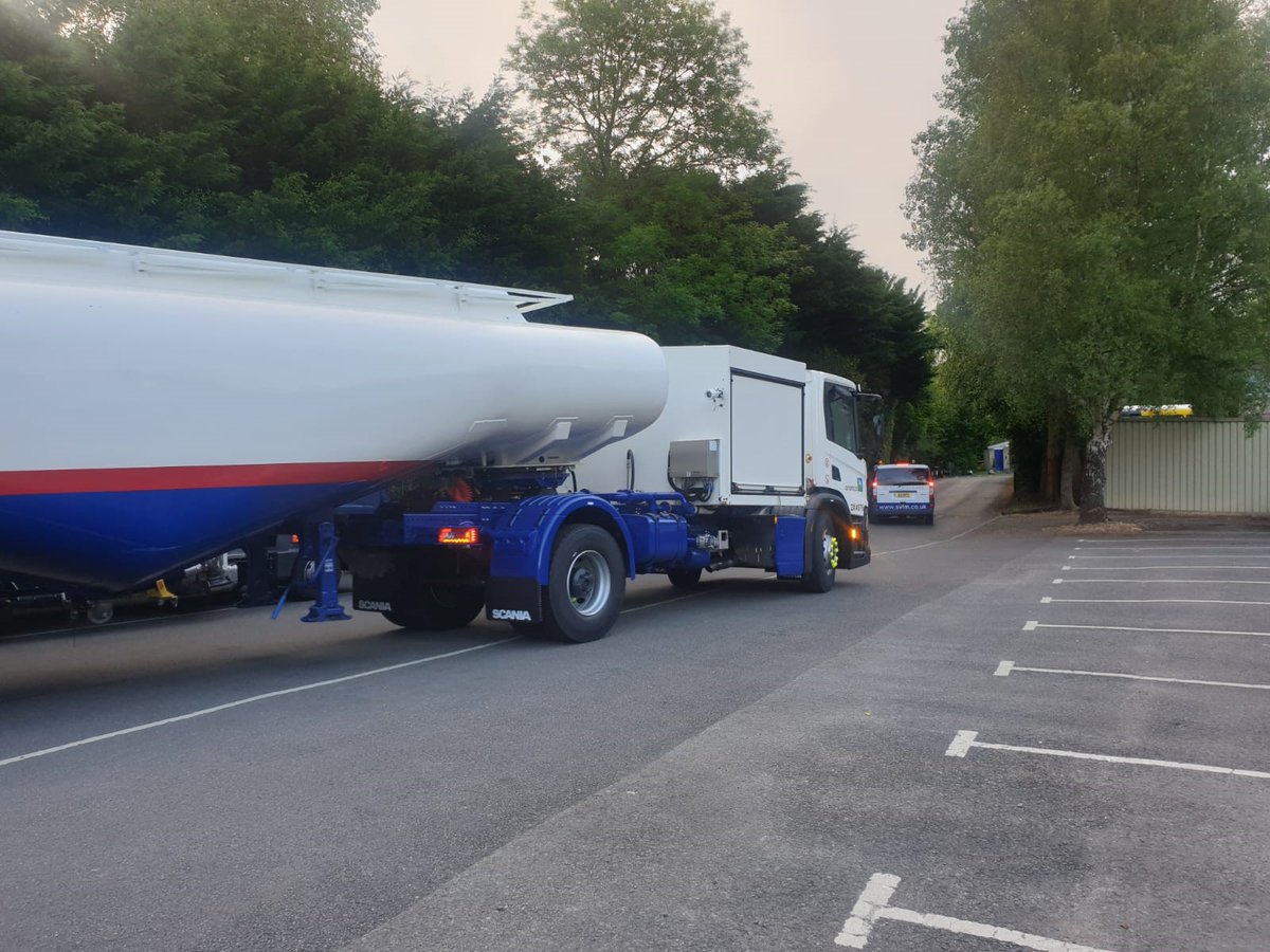 FluidTransferUK's tweet photo. Early start this morning for the FTi team as the next batch of Aircraft Refuellers leave @FluidTransferUK facilities in Nailsworth, Gloucestershire, Kingdom.

#aviation #refuellers #refuellingvehicles #aircraftrefuellers #proudtosupport #ukmanufacturing https://t.co/6lJDYjm2Gy