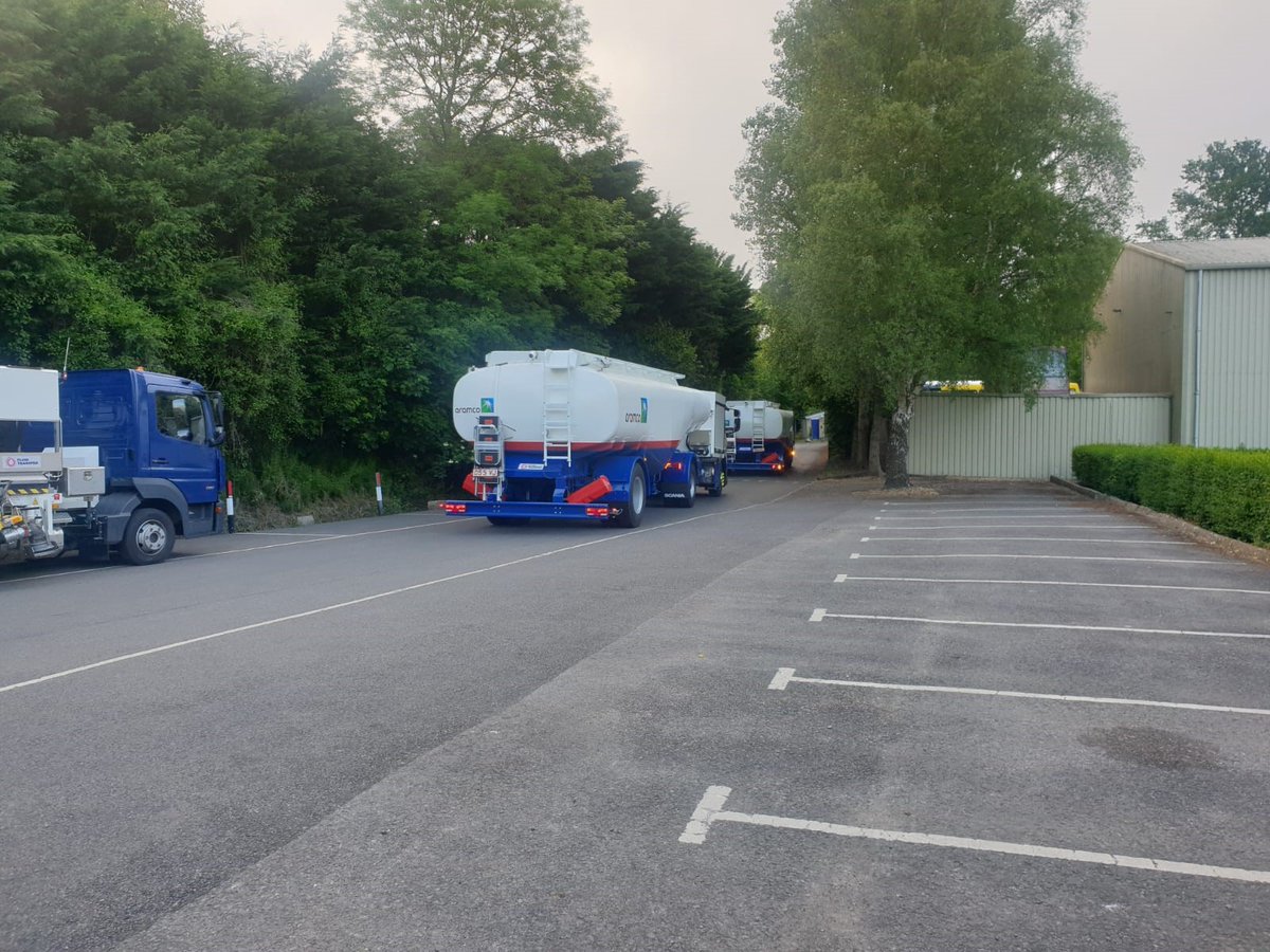 FluidTransferUK's tweet photo. Early start this morning for the FTi team as the next batch of Aircraft Refuellers leave @FluidTransferUK facilities in Nailsworth, Gloucestershire, Kingdom.

#aviation #refuellers #refuellingvehicles #aircraftrefuellers #proudtosupport #ukmanufacturing https://t.co/6lJDYjm2Gy