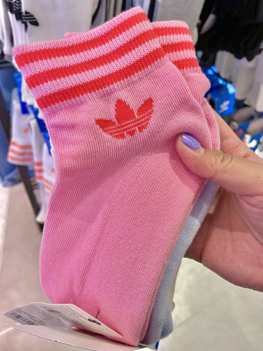 pinku_tai's tweet photo. โอ๊ยยย adidas ออกถุงเท้ามาสีแบบนี้ ผมนี่ใจเหลวไปแล้วนะ 🥹 3 คู่ 550 บาท ข้อสั้นปุ้กปิ้กอ่าสาววว 💛🩷❤️💚💜 https://t.co/thpJlKurao