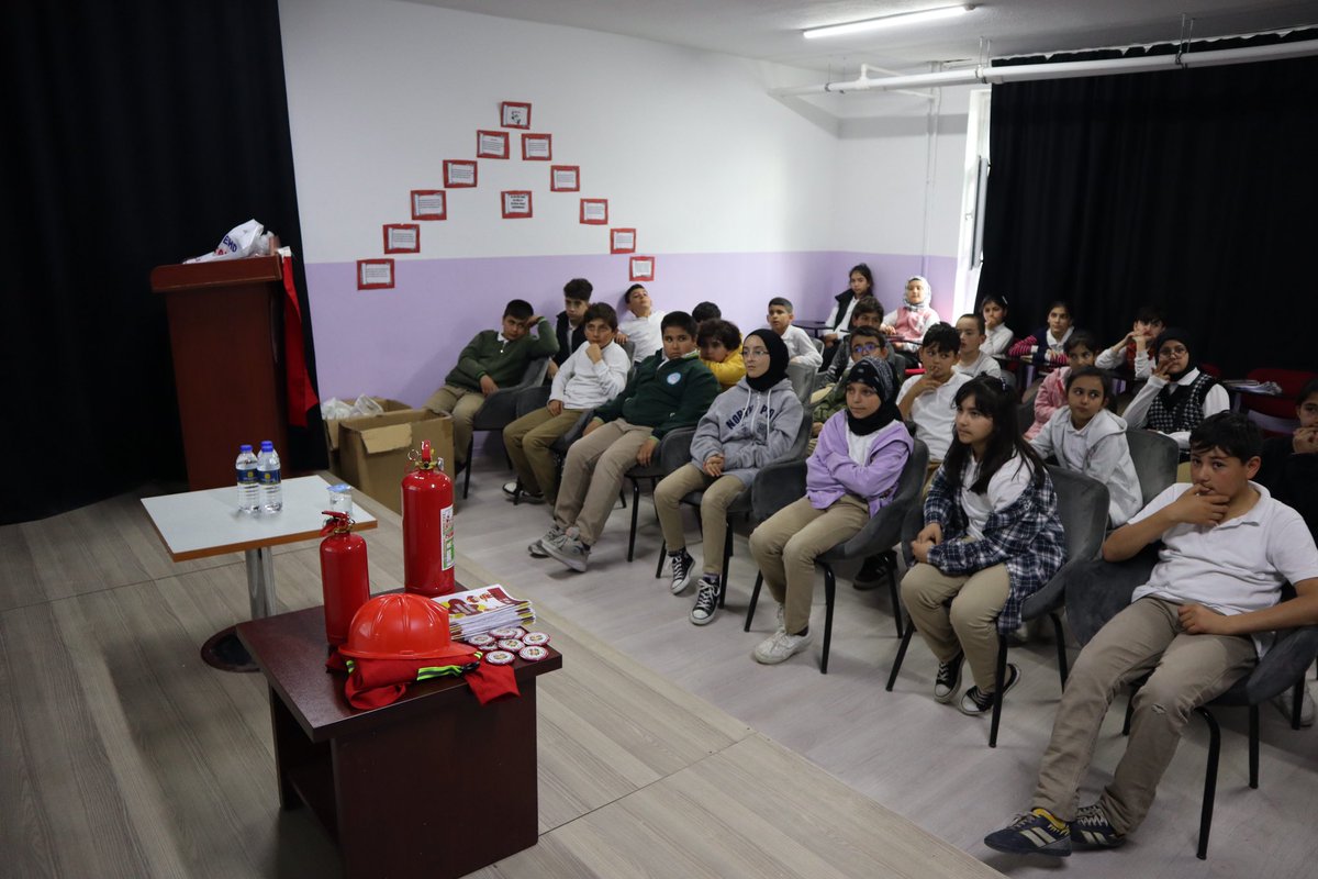 Minik kardeşimizi ziyaret ederek Afet Farkındalık eğitimlerimizi gerçekleştirdik.

@ihhsar06