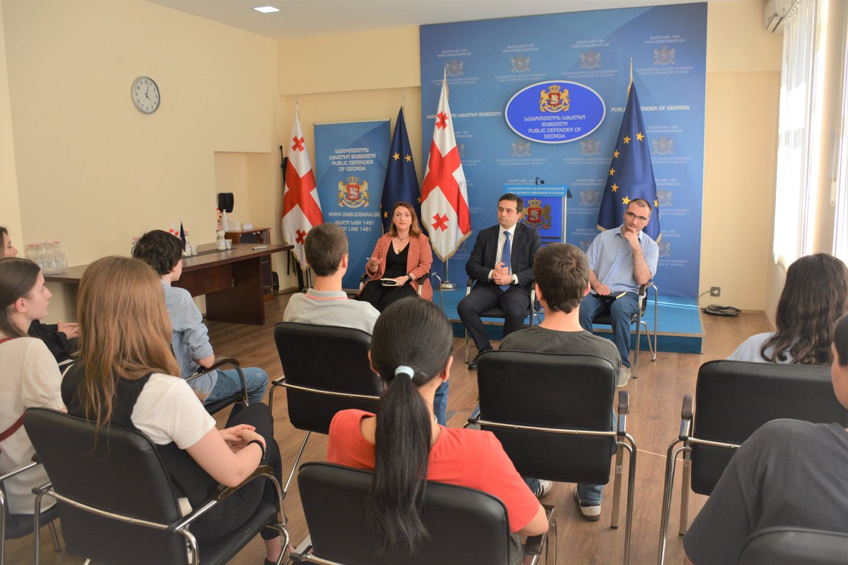 Ombudsman_Geo's tweet image. Public Defender met with students of various schools of Tbilisi and spoke about the  mandate of the institution, the role of the Public Defender in the protection of #HumanRights and the importance of human rights #Education in the school environment.

#EPAG