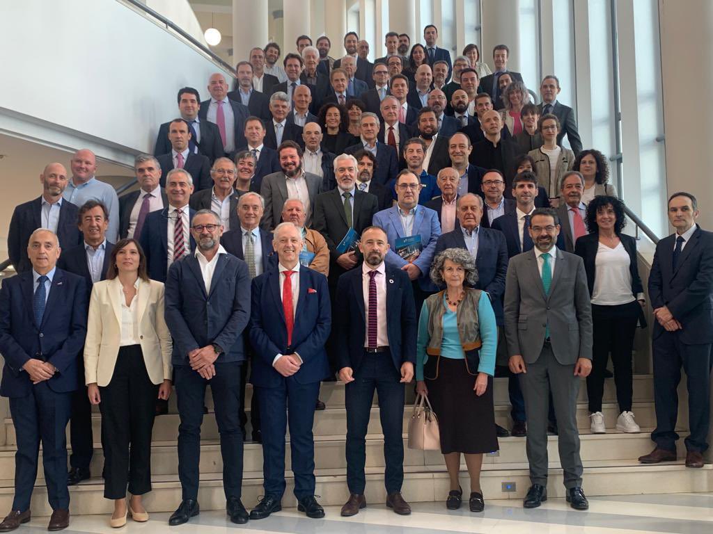 DenisItxaso's tweet photo. El @FOROMARITIMOVAS celebra hoy en Vitoria-Gasteiz su Asamblea General y desde el Gobierno de España hemos participado recordando la relevancia inversora que tiene el #PerteNaval del @P_Recuperacion en la competitividad y sostenibilidad de un sector industrial clave en la economía vasca.