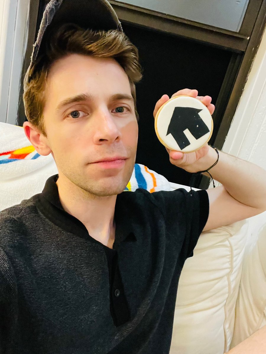 Jeff__Benjamin's tweet photo. OK so @BOYNEXTDOOR_KOZ officially wins coolest way to introduce your group! This was so fun—cookie was goood and I appreciate the note!

Congrats on your debut, BOYNEXTDOOR! A strong album + so cool to see members already co-writing the songs. Can't wait to see what you do now! https://t.co/6VNMyq8w1o