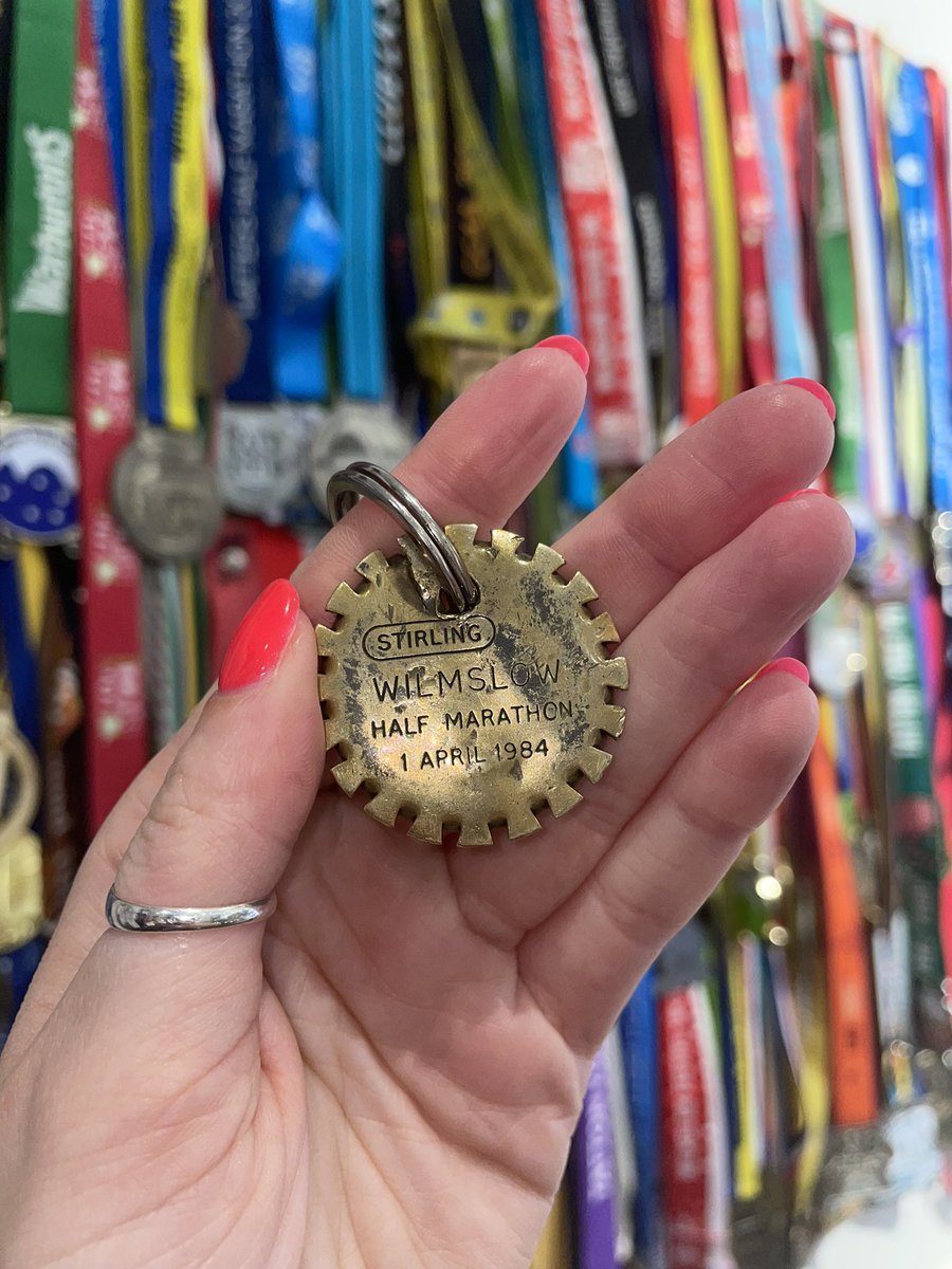 Now there’s a throwback! 😍 Nick Rowark popped in to the Bears den 🐻 and showed us his vintage WRF medal from 1984! Nick ran with his brother Chris and got an incredible 1:15 👏🏻 What year was your first WRF? 🏅