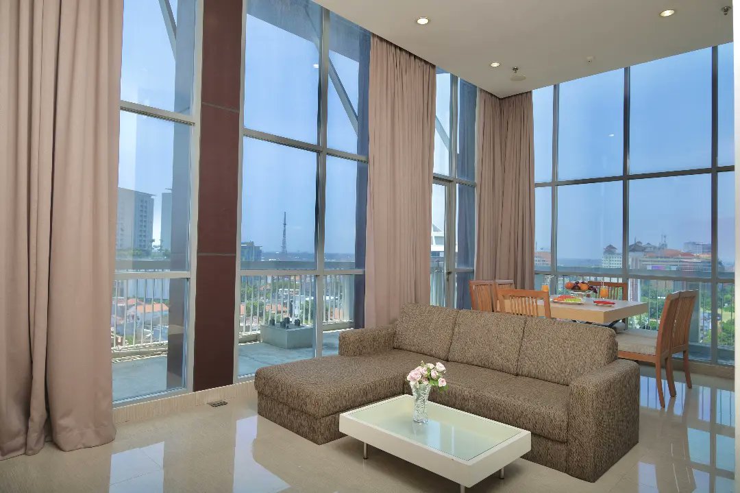 homsimpanglima's tweet photo. Nikmati liburan anda dengan view kota semarang di kamar Penthouse hotel @homsimpanglima semarang. Kamar yang nyaman dan luas, membuat liburan anda menjadi lebih menarik. https://t.co/v7eGcJ5BI0