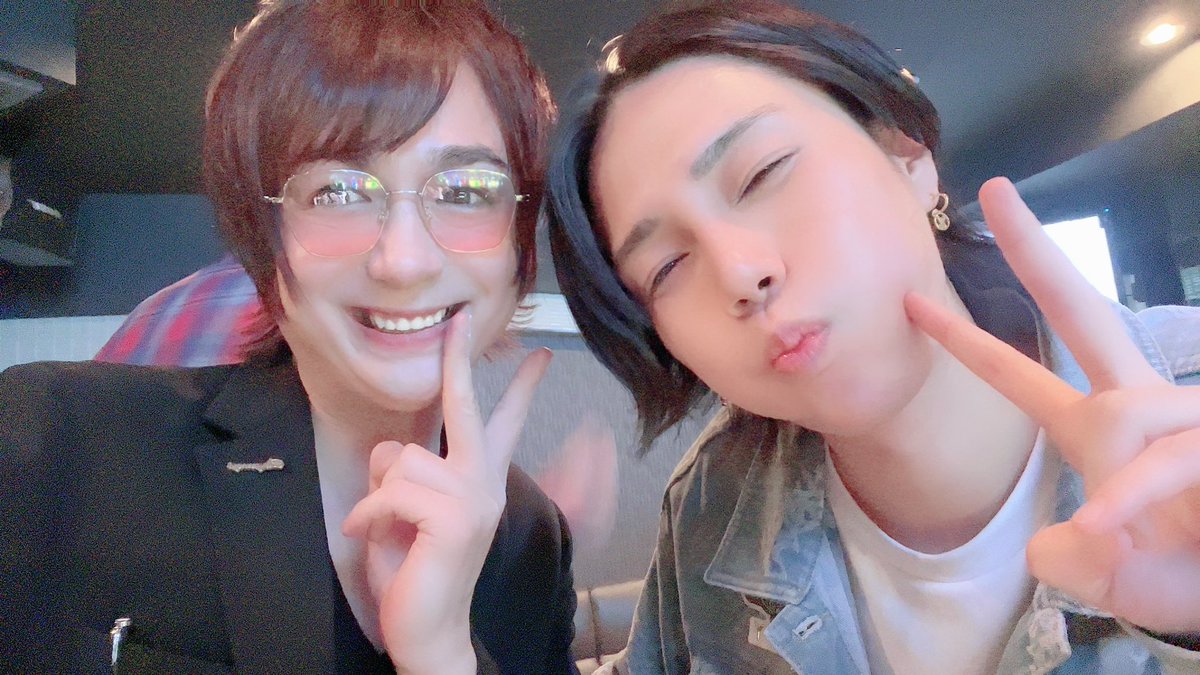 Touma5959's tweet photo. 先日、みこっちゃんと⭐️

ゆるい感じで飲んでました、テキーラも飲みました笑

本日もロマンスでお待ちしております🍻

#ロマンス　#ホスト　#歌舞伎町　#BAR29 https://t.co/c24srOq6lm