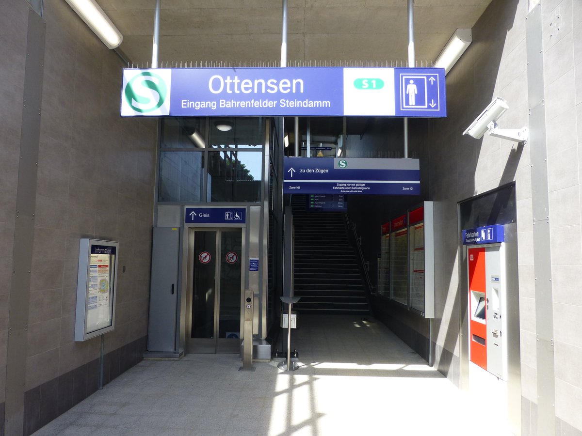 Heute ist die neue #SBahn-Station #Ottensen auf der Linie der S1/S11 in #Hamburg eröffnet worden. Es werden täglich bis zu 5000 Fahrgäste erwartet. Quelle: bilder-fotos-hamburg.de @nahverkehrhh @sbahnhamburg @db_bahn #sbahnhh #verkehrhh #hhverkehr #öpnv #altona #deutschebahn
