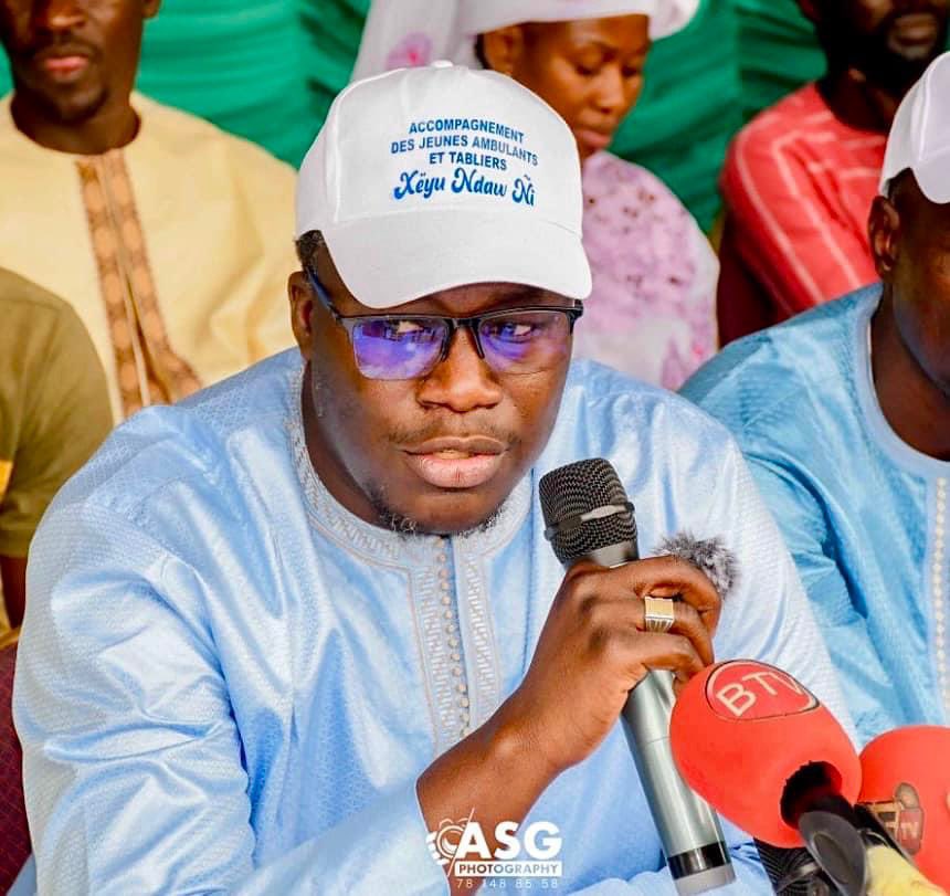 Modou__FALL's tweet photo. Le Programme d'urgence "XËYU NDAW ÑI" de la Direction de l'Emploi soutient les marchands ambulants et tabliers de Diourbel. 
Il vise à favoriser leur insertion socio-économique, leur offre un financement et un accompagnement pour développer leurs activités commerciales. https://t.co/1HRD5UsFo4