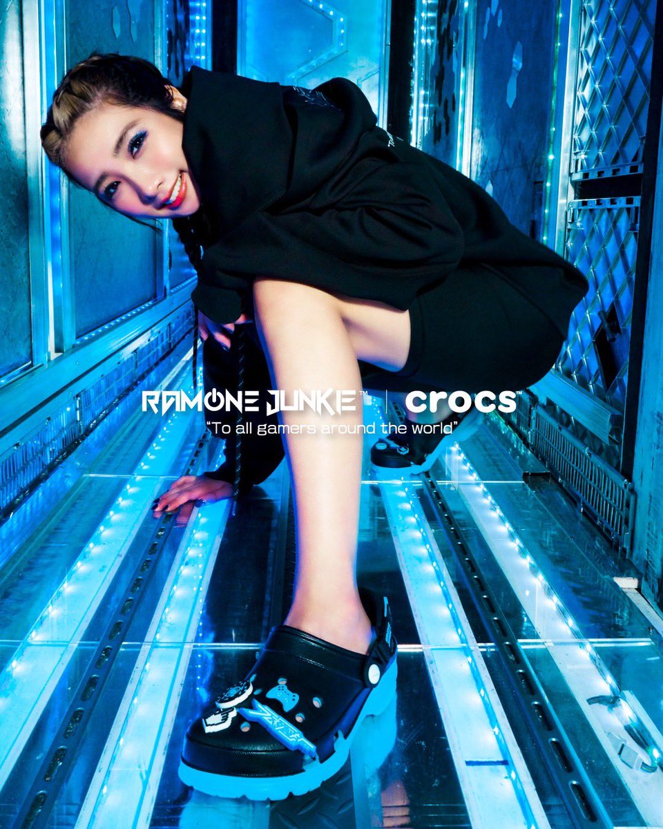 mizuyuno_'s tweet photo. 先日先行販売イベントをやった #RAMUNEJUNKIExcrocs  が公式サイトから販売開始してますー！💙
まだ入手してない方はぜひ！！
夏はcrocs履こう🥺🥺
https://t.co/1jeIKdhPbx https://t.co/TwlbtUtZxl