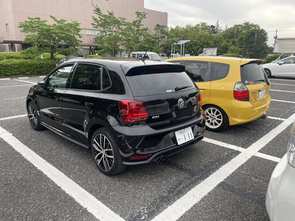 yuki_m0111's tweet photo. 先日、約2年乗ったフィットとお別れをして、ポロGTIを納車しました!
このポロは別の車を見にいった時にたまたま合ったのを見て欲しくなってwww無事進路も決まったので思い切って購入しました🤣
MTで1.2t 192ps、ホットな走りを楽しみます!
#vwpolo #polo6c #pologti #ポロgti
#フォルクスワーゲン https://t.co/t1Dea1pmYm