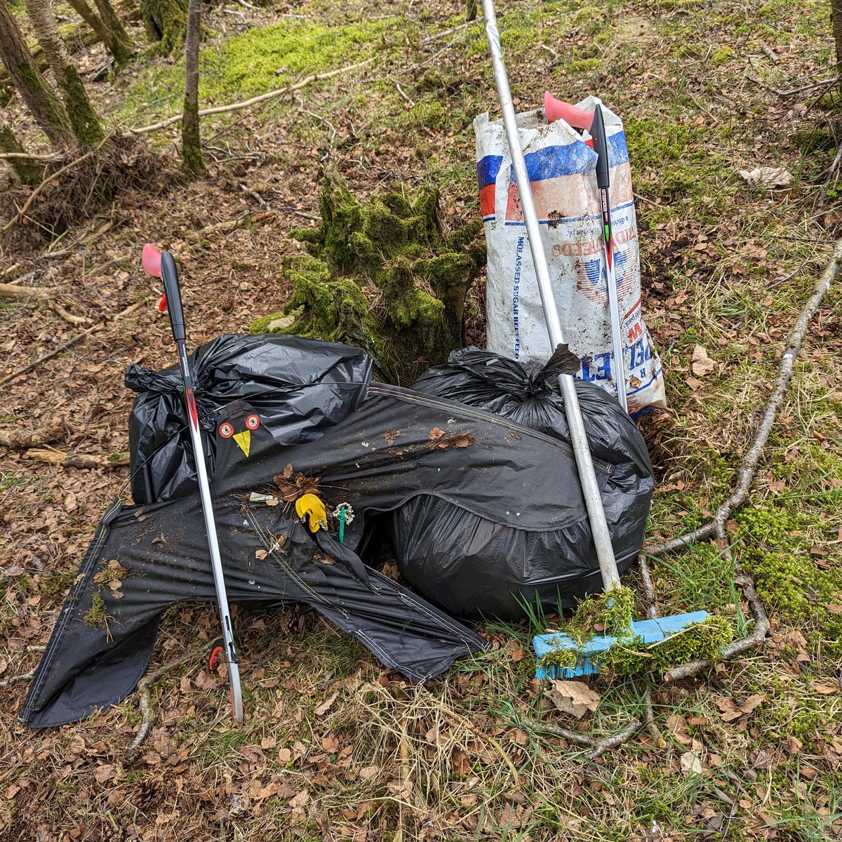 🗑️🚮Litter Pick🚮🗑️
Me and my partner joined our local community to help clean up a section of our local woods 🗑️🌲🌲🌲
#gonesustainable #sustainable #litterpick #litter #zerowaste #cleanup #cleanupcrew #litterclean #woods #wastefree #nature #wildlife #saveourwildlife #ecolife