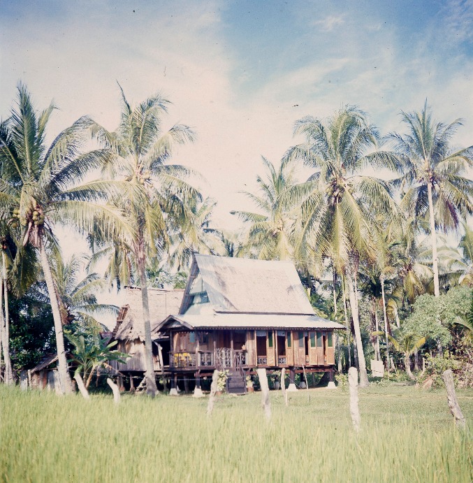 nmraziz's tweet photo. Rumah Melaka tahun 1965 (gambar Warna Ori)
Jurufoto oleh Georges Condominas seorang ahli antropologi dari Perancis
ada 20 gambar semuanya👇👇 https://t.co/tNSzfO5Dwf