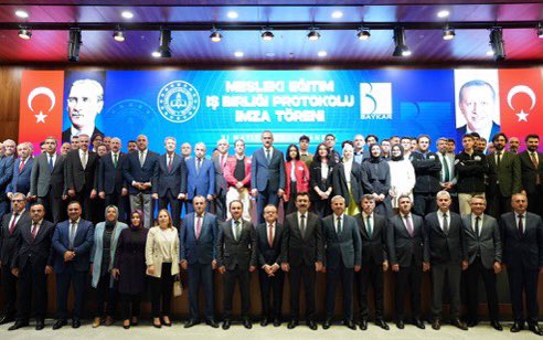 Sayın Bakanımızın öncülüğünde BAYKAR ile imzalanan Mesleki Eğitim İş Birliği Protokolü'yle, ülkemizin milli teknoloji hamlesinde yürek birliği yapacak gençlerimizin yetişeceği "BAYKAR Millî Teknoloji Mesleki ve Teknik Anadolu Lisesi" için ilk adım atıldı. 🇹🇷 🇹🇷 🇹🇷