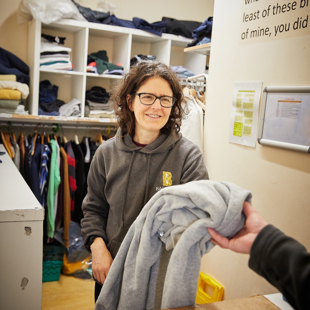 We are really short of mens shoes and jackets. Please #donate your old coats, jackets, shoes and trousers!

We need warm #clothing all year round. Could your workplace or club hold a clothing drive to help our friends experiencing homelessness?

barnabus-manchester.org.uk/donate-items