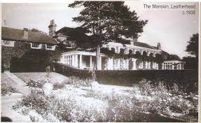 SurreyLibraries's tweet photo. FUN FACT:

The Mansion in Leatherhead, now a Grade II listed building, was built in 1739 has served in various public roles, including  @LeatherheadLib which is now in housed in its wing.

#LocalAndCommunityHistoryMonth #LCHM https://t.co/cfizWFDsRx