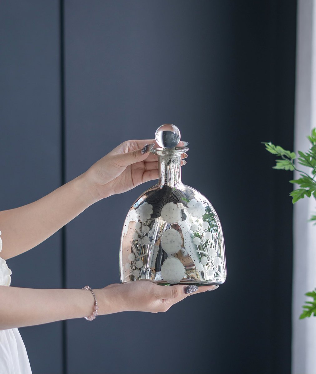 evergreendecor's tweet photo. Evergreen Decor’s collection of mercury accents and silver décor bring elegance to every store and design. Graced with vintage silhouettes, etches patterns and modern glam, find the perfect addition to your inventory by shopping our collection of silver décor online today.
#vase https://t.co/BlLC3NUHbC