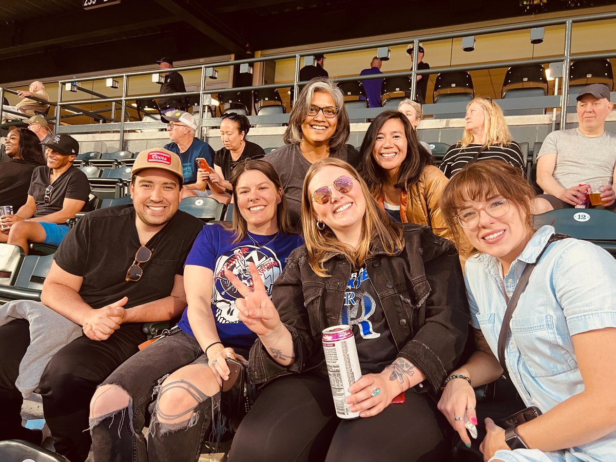 FastlyJapan's tweet image. ＼社内イベント：野球観戦⚾／

5月はサンフランシスコ、デンバー、ニューヨーク、東京、ロサンゼルスのFastlyanで野球観戦に行ってきました！
定番のホットドッグを食べて野球の試合を堪能🌭

応援するチームが違ってもFastlyの仲間と一緒に観戦できて楽しかったです❤️

#野球観戦 #LifeAtFastly