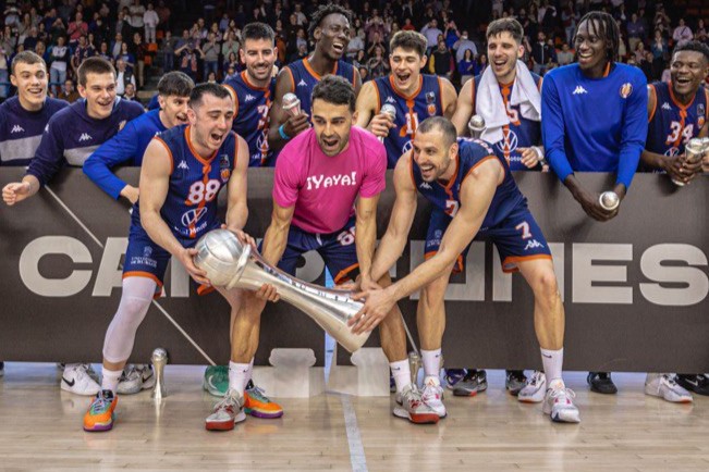 <a href="/aleBortolussi/">Alejandro Bortolussi</a> @TAUcastello <a href="/cb_tizona/">Grupo Ureta Tizona Burgos</a> 🎖 Reportaje #LEBPlata: <a href="/aleBortolussi/">Alejandro Bortolussi</a>

🏆 @TAUcastello
✅ Campeón #CopaLEBPlata
✅ Ascenso #LEBPlata

🏆 <a href="/FundacionCBG/">Fundación CB Granada</a>
✅ Campeón #CopaLEBPlata x2
✅ Campeón #LEBPlata

🏆 <a href="/cb_tizona/">Grupo Ureta Tizona Burgos</a>
✅ Campeón #CopaLEBPlata
✅ Campeón #LEBPlata

📝 Reportaje completo ⬇
feb.es/2023/5/31/balo…