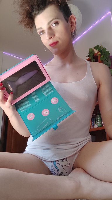Unbox it with me 🤭 https://t.co/l8KNrYtEBT https://t.co/GgDPJXUWIh<a href="/tag/phworthy"class="tags"><span>#phworthy</span></a><a href="/tag/ofmodel"class="tags"><span>#ofmodel</span></a><a href="/tag/sexytransgirls"class="tags"><span>#sexytransgirls</span></a>