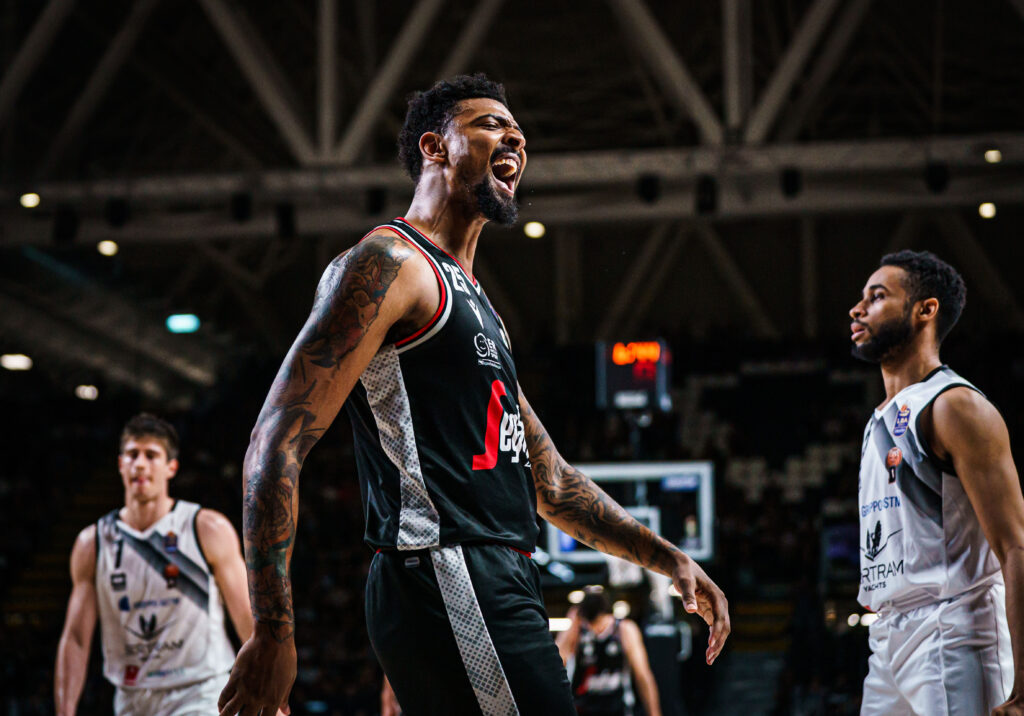 Jordan Mickey dopo 5 gare di playoff: 13.2 PPG | 5.8 RPG | 1.8 APG | 18.6 EFF. 71.4% 2FG | 33.3% 3FG | 76.4% FG @VuNereBologna #Virtus @Jmickey_02