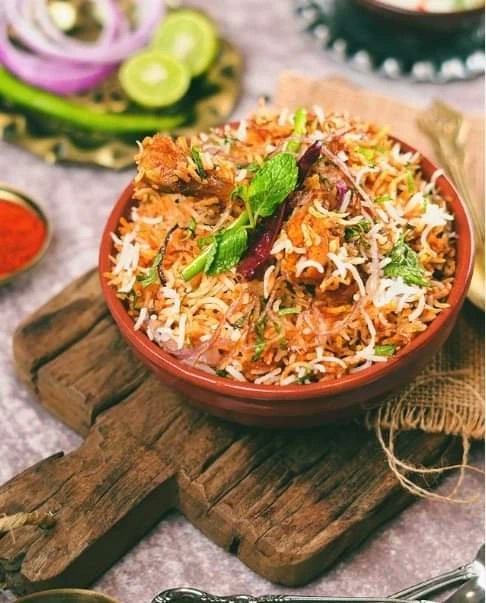 Navhind_Times's tweet photo. Eat, work, laugh, repeat, in Goa! But where? Find out here: https://t.co/8ounde4VkV
.
@kumar_kalyani
.
.
.
#navhindtimes #goarestaurants #goafoodie #goafood #chaat #indiancuisine https://t.co/TXHJKSajmO