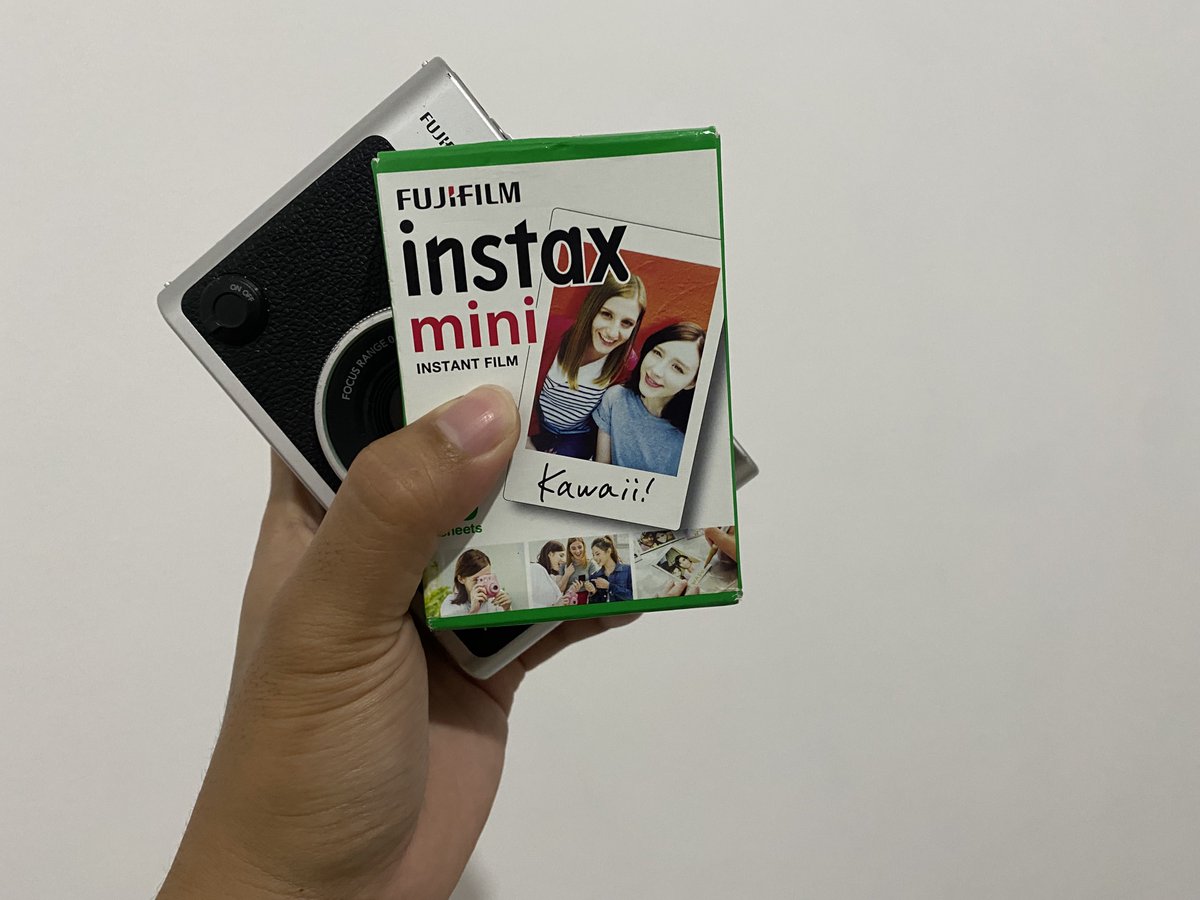 Ada yang mau instant film gratis, nggak?
Coba retwit & reply dulu di sini ✨