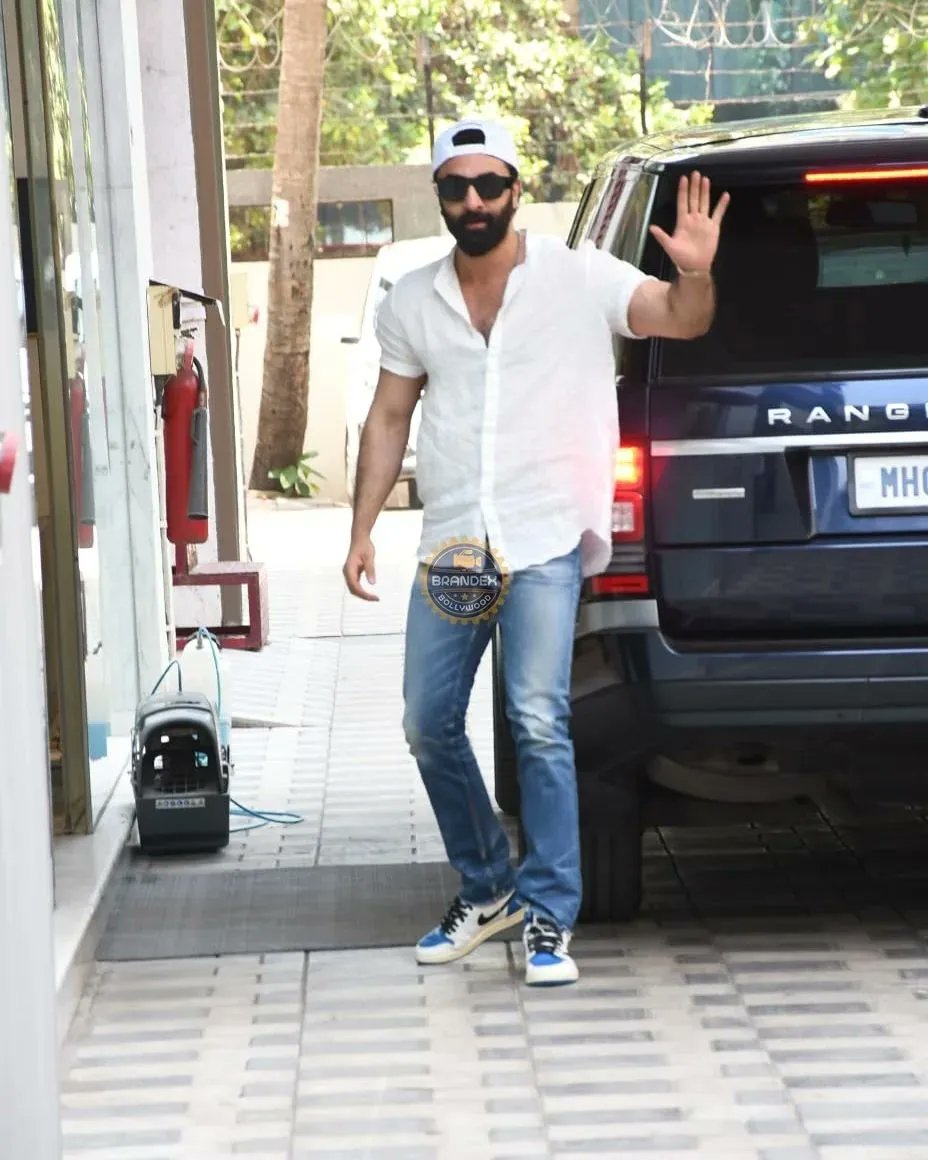 ranbir kapoor white shirt