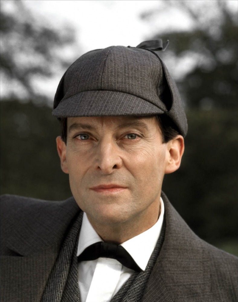 𝓸𝓶𝓷𝓮 𝓲𝓰𝓷𝓸𝓽𝓾𝓶 𝓹𝓻𝓸 𝓶𝓪𝓰𝓷𝓲𝓯𝓲𝓬𝓸

~ Sherlock Holmes (Granada)
~ Jeremy Brett
~ The Consulting Detective
~ Independent Portrayal
~ OC/Crossover Friendly
~ Will ship (strong chemistry required)
~ Literate

#SherlockRP/#MVRP/#OpenRP/#LiterateRP/#RP